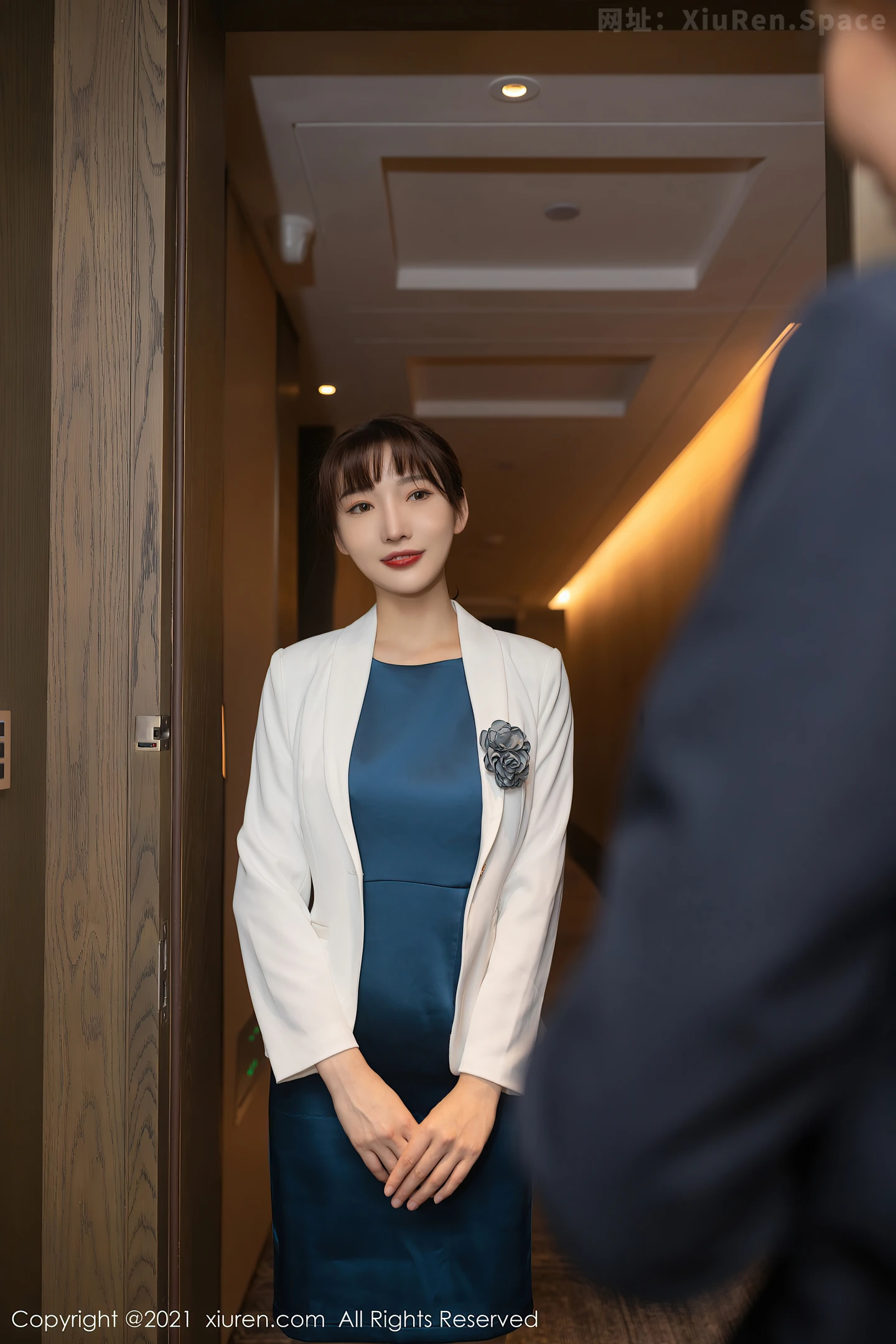 图片[5]-[Xiuren秀人网] 2021.06.09 VOL.3527 模特合集 唐安琪 陆萱萱性感美女与美女技师内衣加肉丝美腿写真-秀人网官方网站